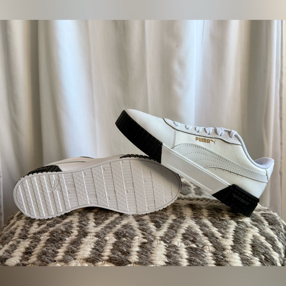 Puma Carina 2.0. White & Black
New/Never worn 
Size 7.5
